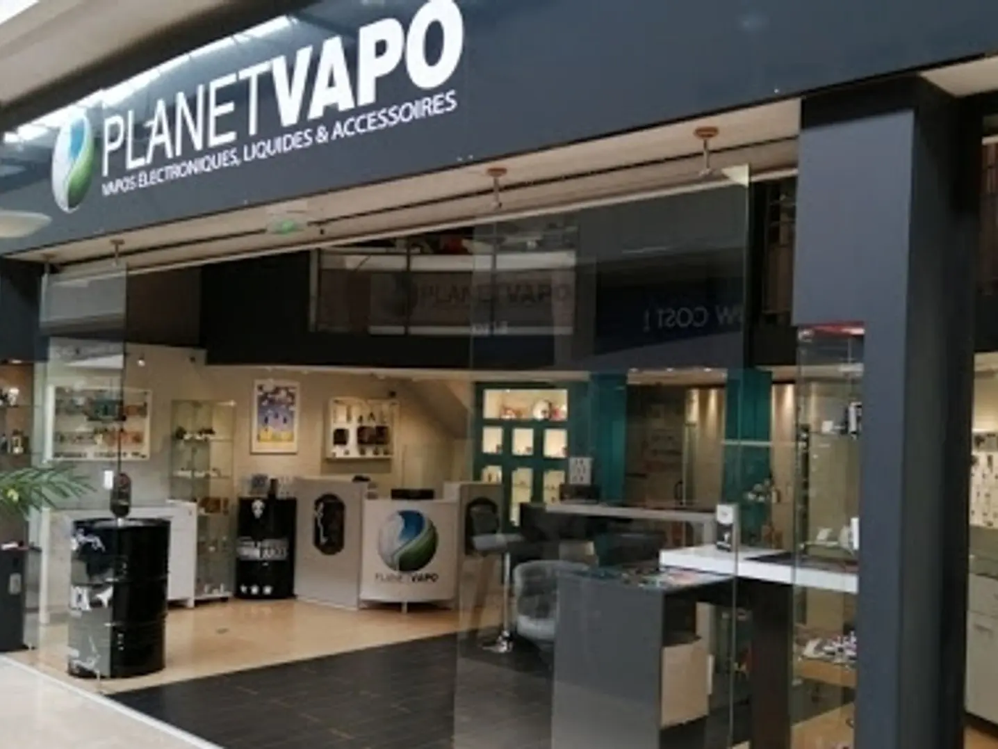 devanture boutique planet vapo quimper